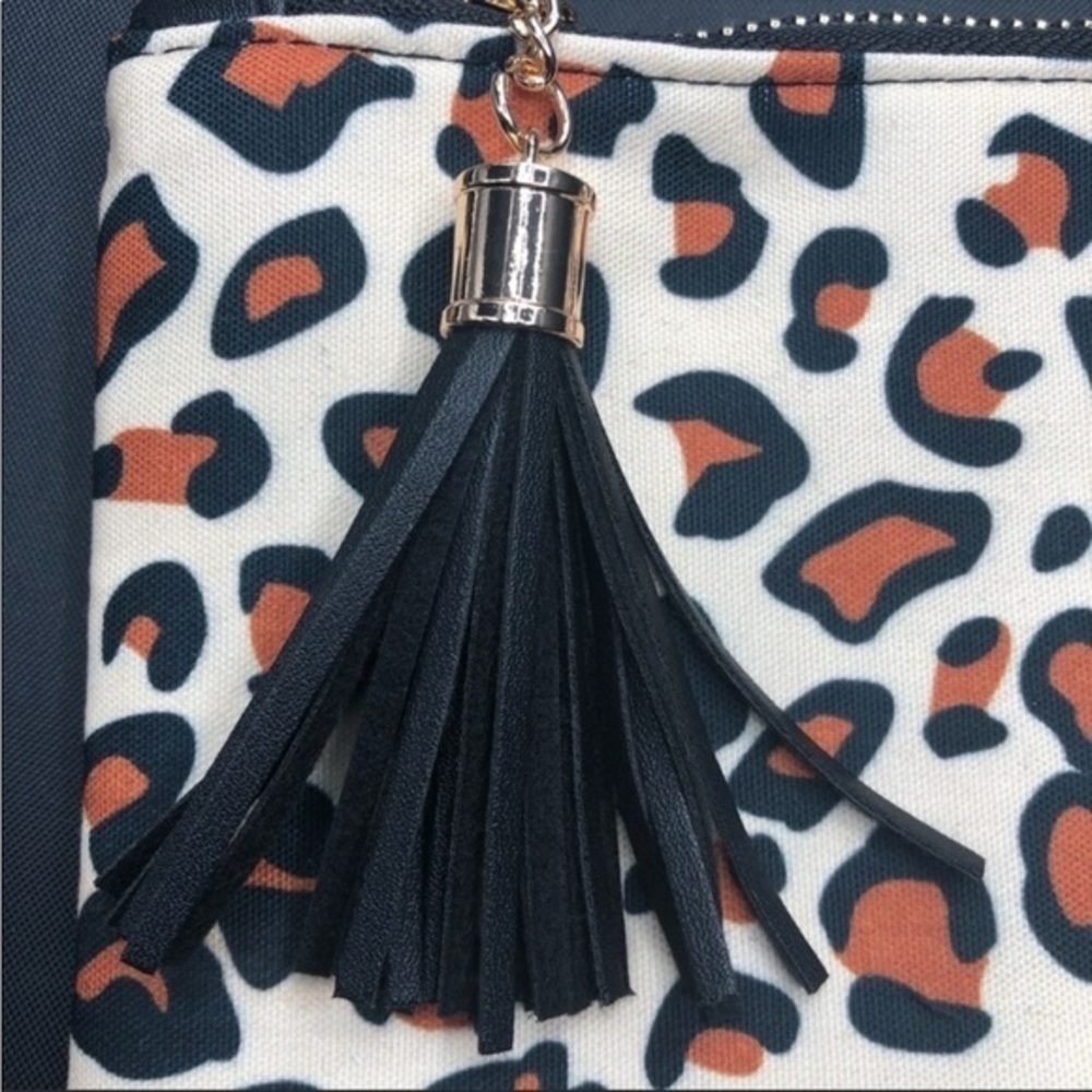 Leopard print zip top clutch / pouch - Picture 6 of 11